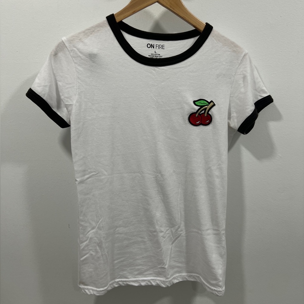 On Fire shirt with cherries and black brims.- Camisa On Fire con cerezas